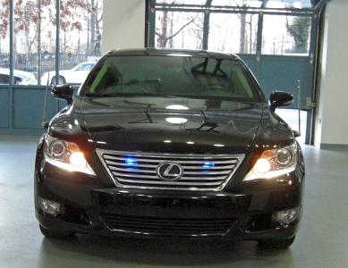 lexus ls460l w 2 poles_redigerad